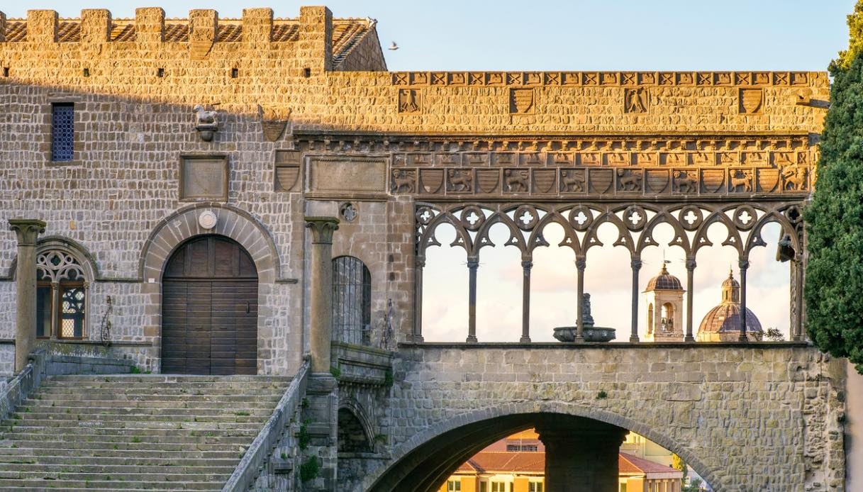 Nas Mãos de Dante: Os espetaculares cenários italianos do filme apresentado em Veneza 82