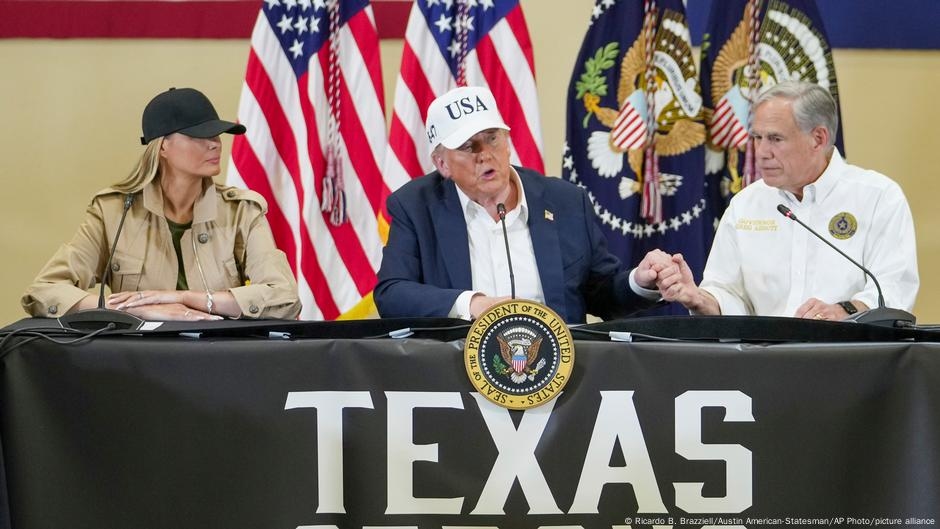 Trump visita la zona alluvionata del Texas - News compact: le cose più importanti in breve