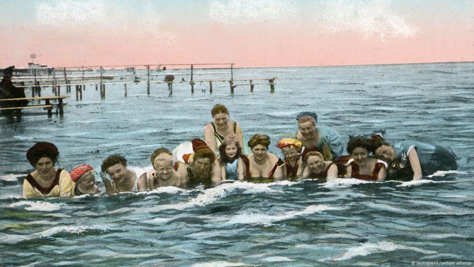 Summer holidays today: Nostalgia meets social media
