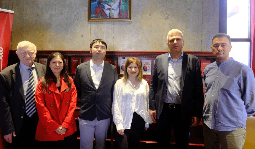 Betekenisvolle culturele eenheid tussen Türkiye en China: Kırmızı Kedi Pera-winkel opent Xinhua Bookstore-sectie Chinese cultuur