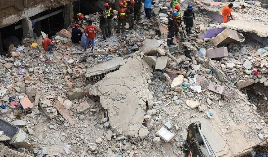 Un immeuble de 5 étages s'effondre au Pakistan, 27 morts