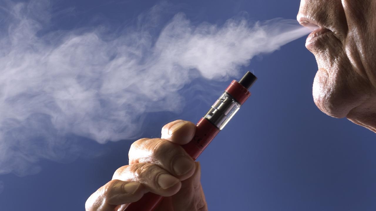 Alerta de paciente que foi parar na UTI por causa do cigarro eletrônico: Nunca use