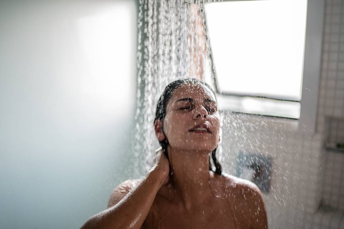 Dermatólogo revela: la forma en que te duchas puede ser incorrecta