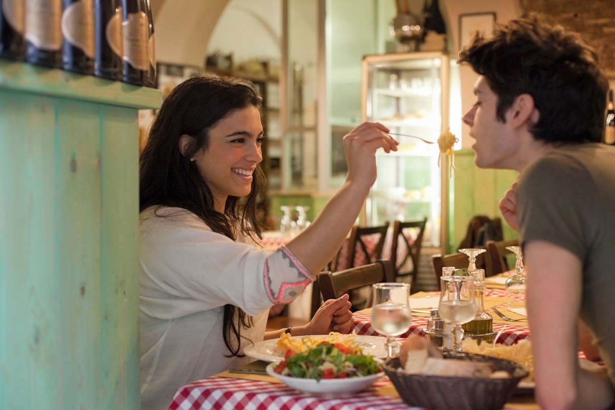 Four signs will experience intense love this month; find out which ones