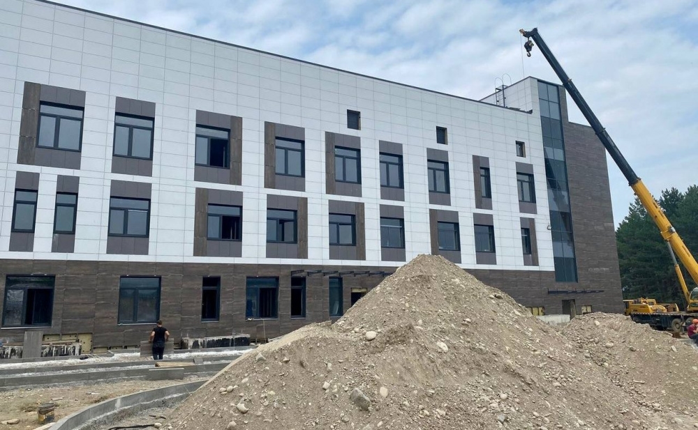 Ministerie van Bouw van Stavropol wil 238 miljoen roebel innen bij aannemer ziekenhuis Kislovodsk