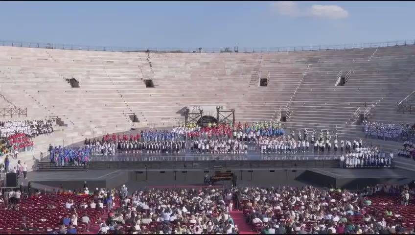 Arena de Verona, centenas de crianças de toda a Itália cantam Va' pensiero - Vídeo