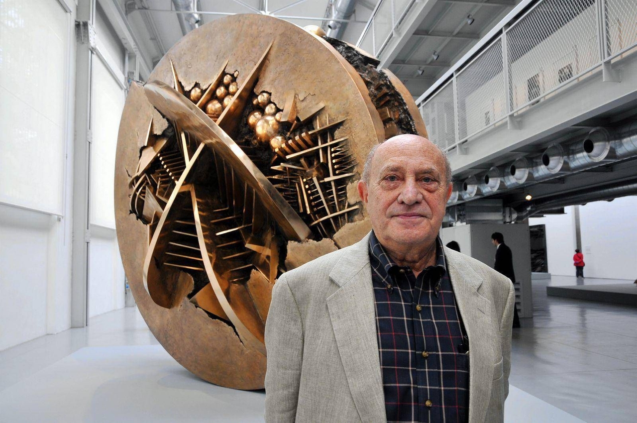 Afscheid van Arnaldo Pomodoro, reus van de Italiaanse beeldhouwkunst