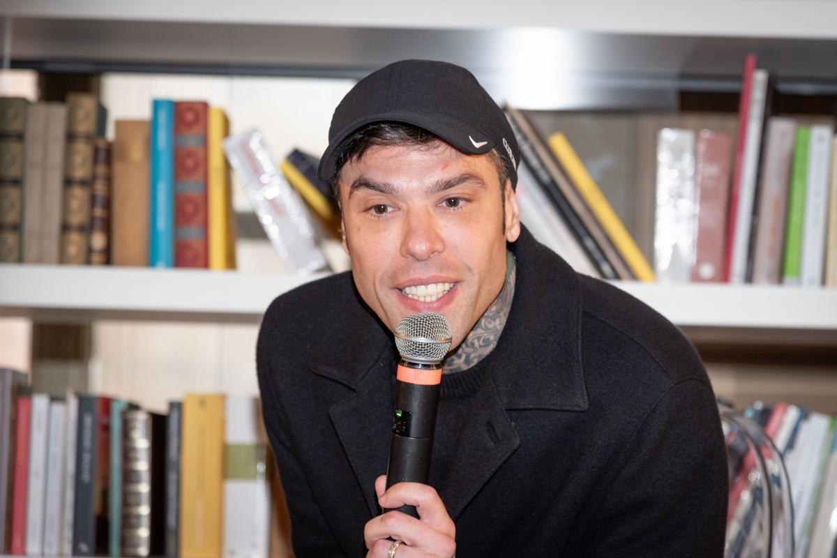 Fedez, dal divorzio a Sanremo fino al tentativo di suicidio: le anticipazioni del suo libro