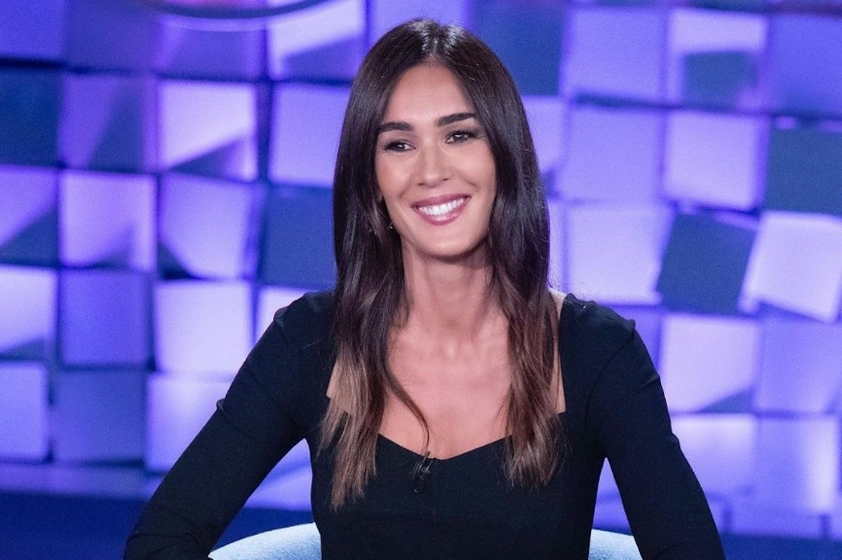 Das stimmt, Silvia Toffanins Coup: Eine Person aus Sgarbis engstem Umfeld bricht im Fernsehsender Kanal 5 ihr Schweigen. Wer ist er?