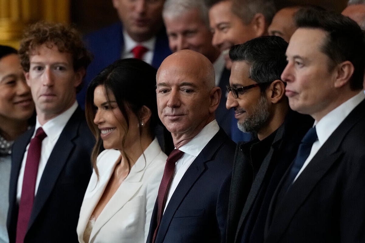 Bezos, um casamento real: 96 jatos particulares chegando a Veneza. De Kim Kardashian a Bill Gates e Trump.