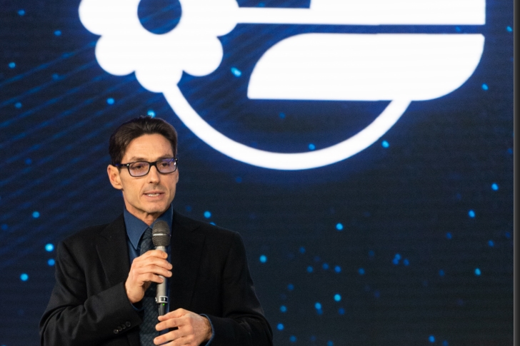 Mediaset, Canale 5'te kaos. Striscia la Notizia'dan La ruota della fortuna'ya ve Avanti un altro'ya: erişimin geleceği hâlâ belirsiz