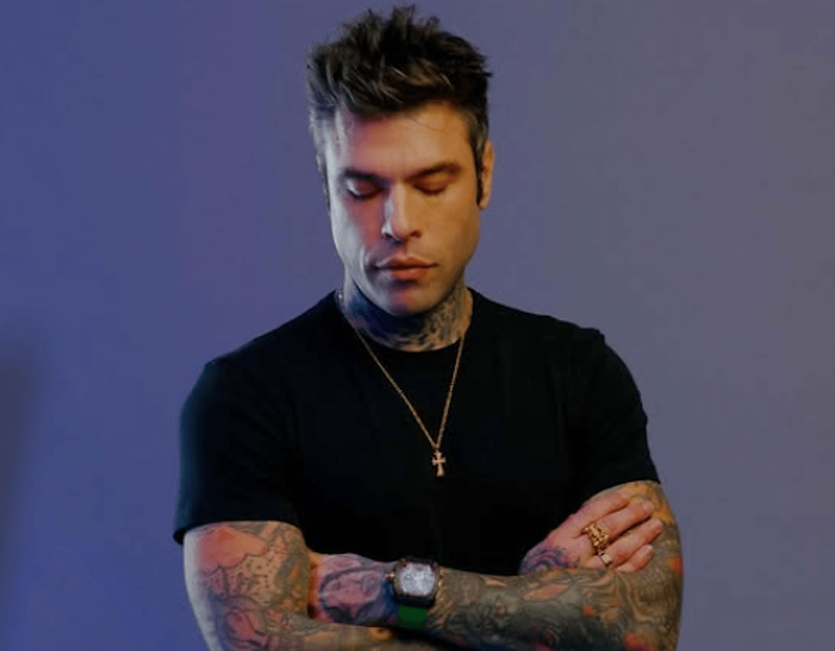 A vila de Fedez em Forte dei Marmi foi roubada: um relógio de ouro avaliado em mais de € 200.000 foi roubado.