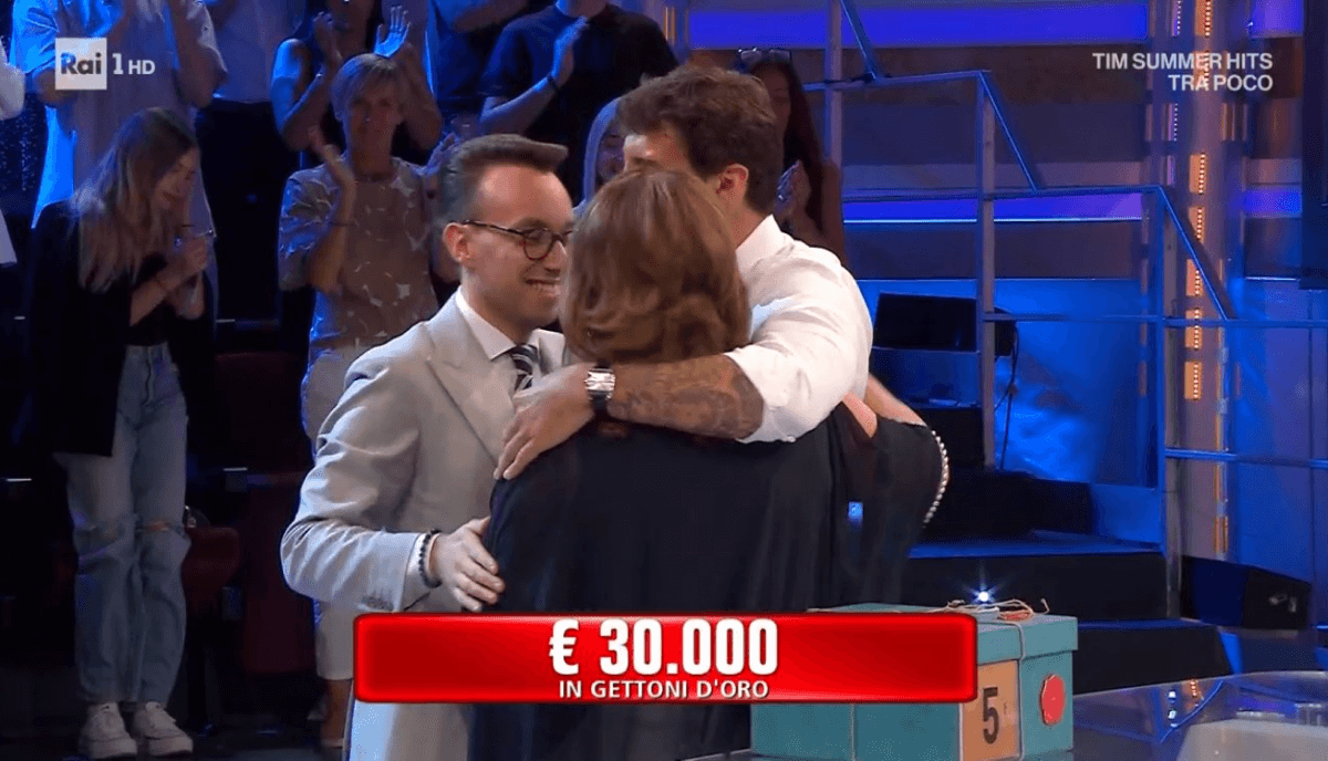 Affari Tuoi, Standing Ovations für Antonio: Der Präsident schließt mit einem Knall und vollen Taschen