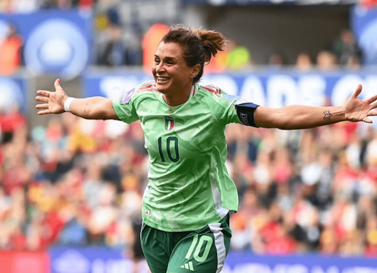 TV-Einschaltquoten: Rai1 gewinnt mit „Die Azzurre“ und schlägt den Film von Canale 5. Brindisi legt einen hohen Gang ein und Nazzi gibt ein starkes Debüt.
