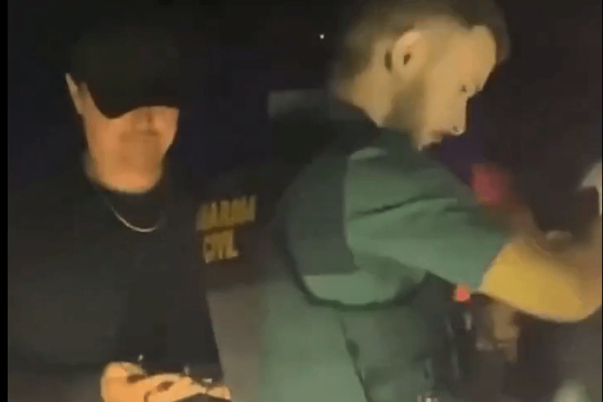 Leonardo DiCaprio, İbiza'da durup aradı ancak Guardia Civil onu tanımadı.