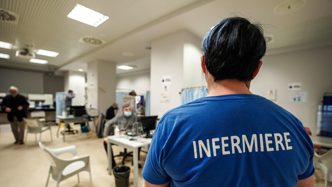 Apelo da Autoridade Local de Saúde do Vale de Aosta (USL): ainda há vagas disponíveis para cursos de enfermagem.