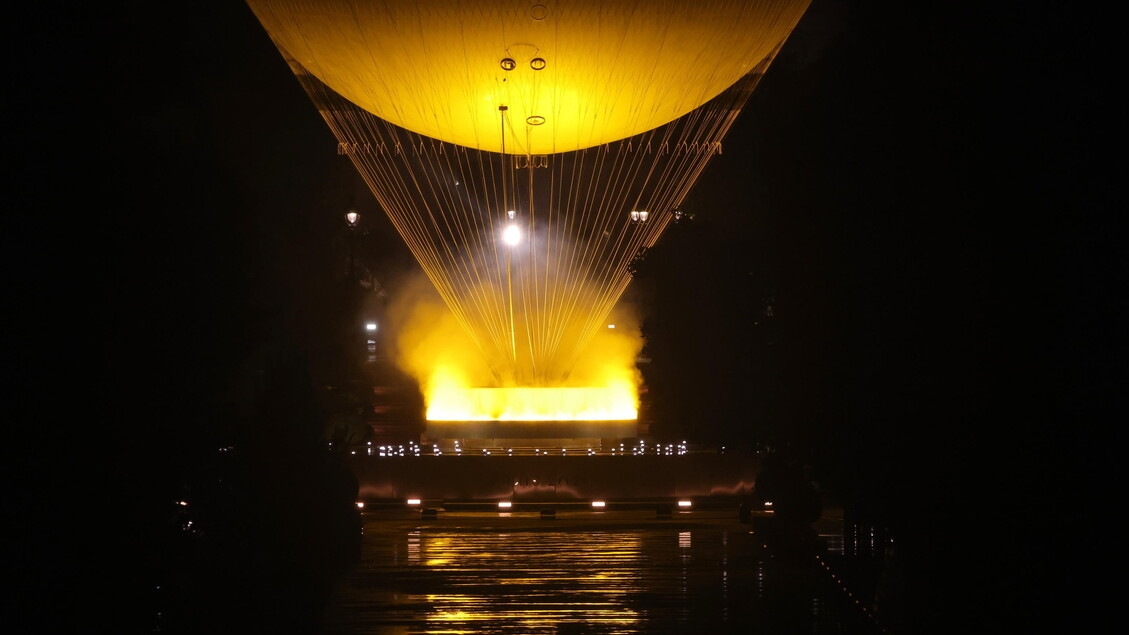 The Olympic hot air balloon shines again in Paris