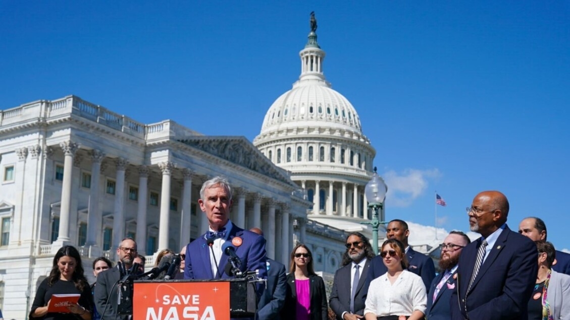 Astronomlar Trump'ın NASA'ya yaptığı kesintilere karşı Capitol Hill'de protesto düzenledi