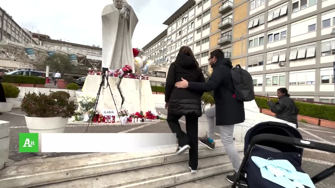 Papst, die Zeugnisse zweier Ordensmänner, die in Gemelli ankamen