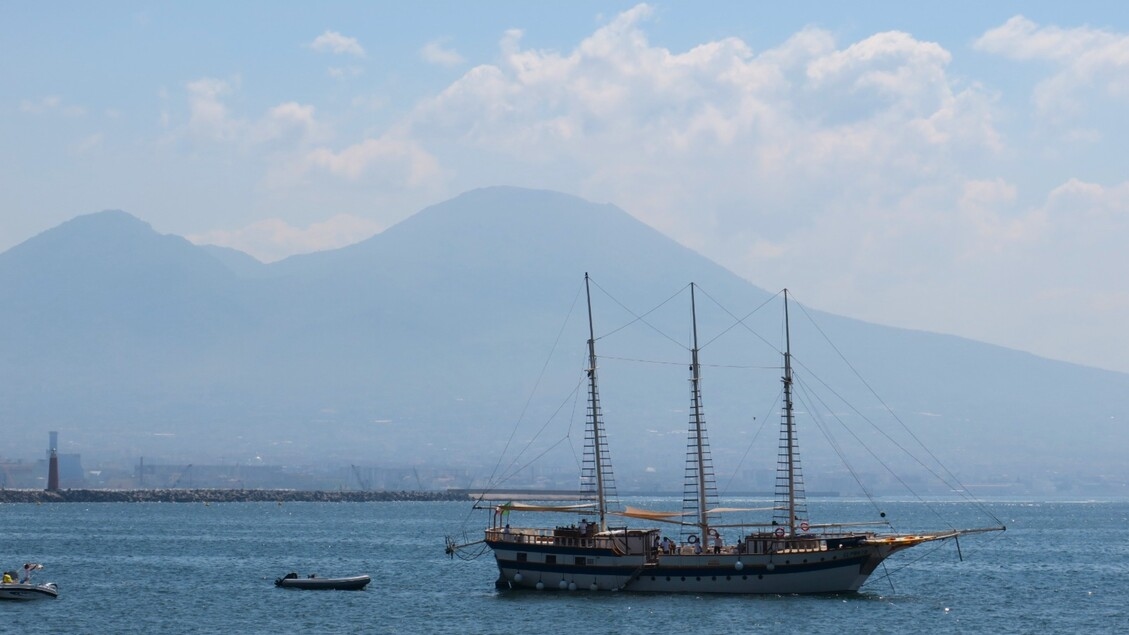The sea of Naples: undiscovered itineraries