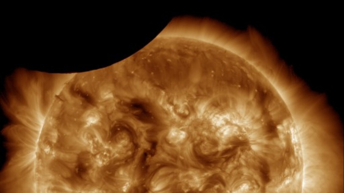 Doppelte Sonnenfinsternis an einem Tag, vom Weltraum aus gesehen VIDEO