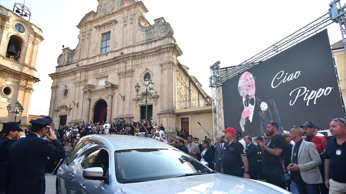 Despedida de Pippo Baudo, funeral en su ciudad natal Militello