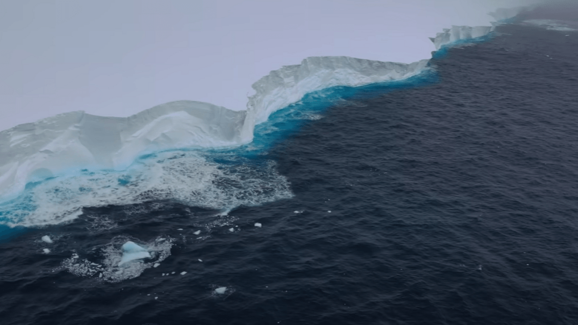 O rei dos icebergs perdeu sua coroa, ele está se desintegrando