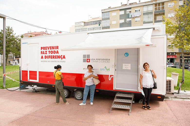 Le donne di 45 anni saranno chiamate per la mammografia secondo l'itinerario dei furgoni di screening