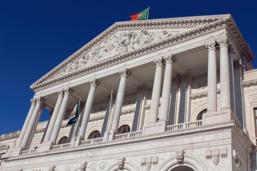 Ministro da Agricultura vai ser ouvido no Parlamento sobre crise no Douro e canil de Foz Côa