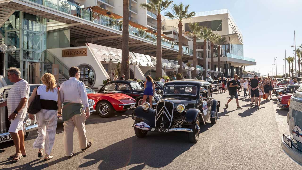 Algarve Classic Cars regresa con más de 100 coches clásicos y pasa por Faro y Olhão