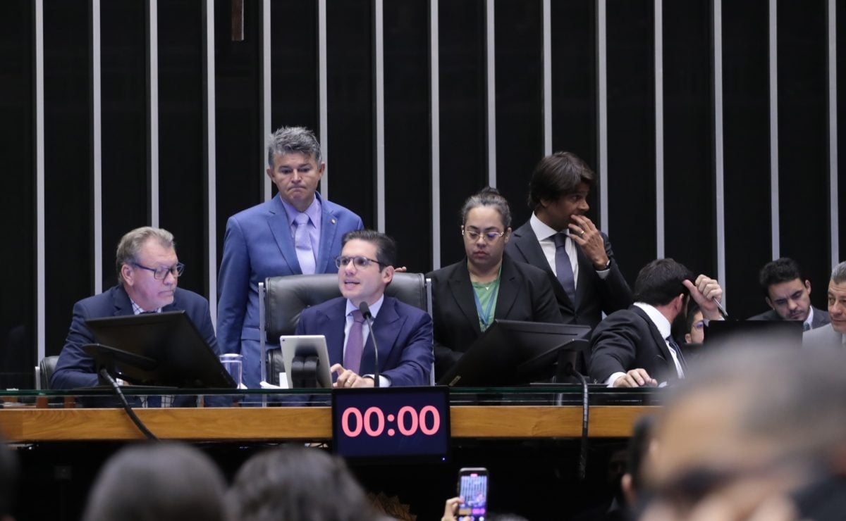 La Camera punta a un programma "pacifico" e avrà una commissione per discutere una proposta contro l'"adultificazione" dei bambini.