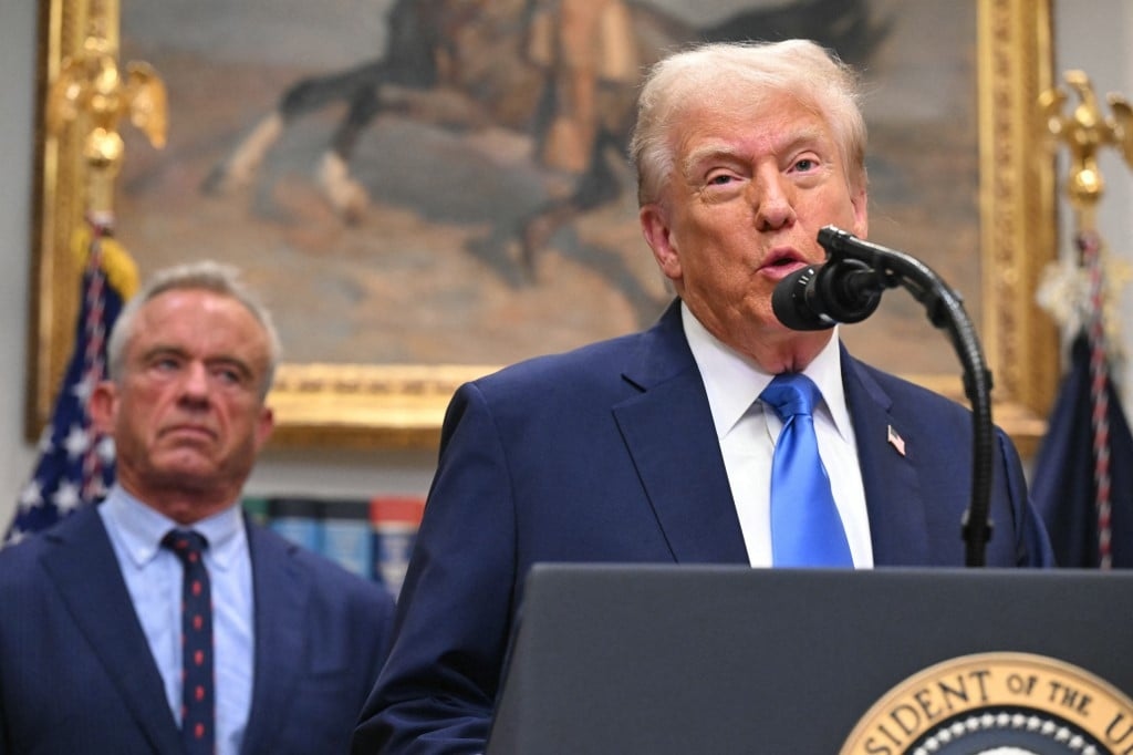 Trump, parasetamolü otizme bağlayan bilimsel olmayan teorileri yeniden gündeme getiriyor; kuruluşlar bunu reddediyor