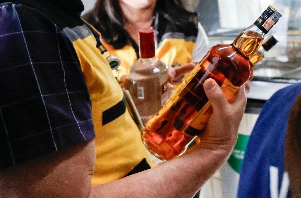 Metanol: SP tem duas mortes confirmadas, e Brasil investiga 181 casos de intoxicação