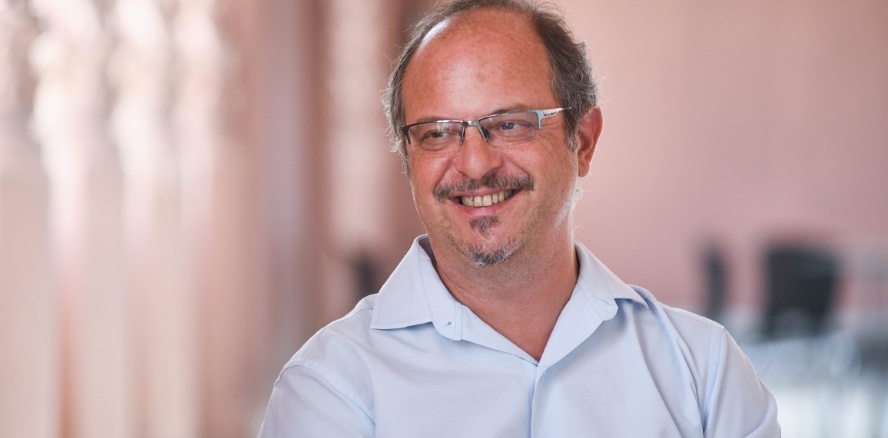 « Les gens votent-ils contre leurs propres intérêts ? » : Alejandro Grimson analyse l’extrême droite et l’ascension de Milei.
