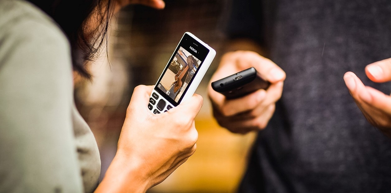 Ghost phones: What's behind the unexpected rise of old cell phones without apps or touchscreens?