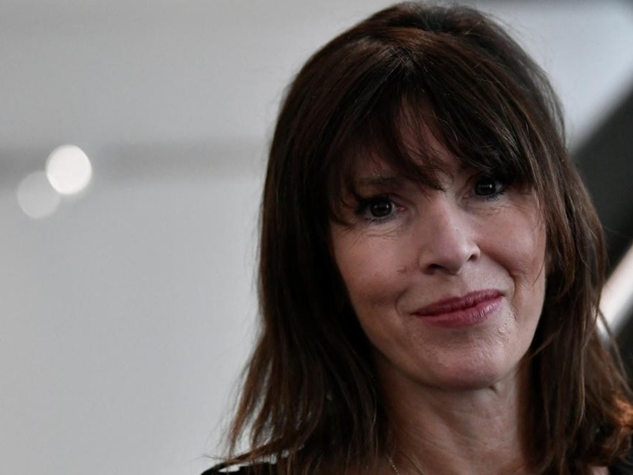 Rachel Cusk, çağdaş sanat dünyasının yeni ve asidik bir portresi olan 'Geçit Töreni' ile geri dönüyor.