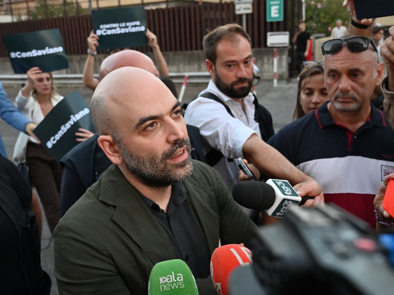 Roberto Saviano logra una condena clave contra la Camorra: “Es el fallo más importante de mi vida”