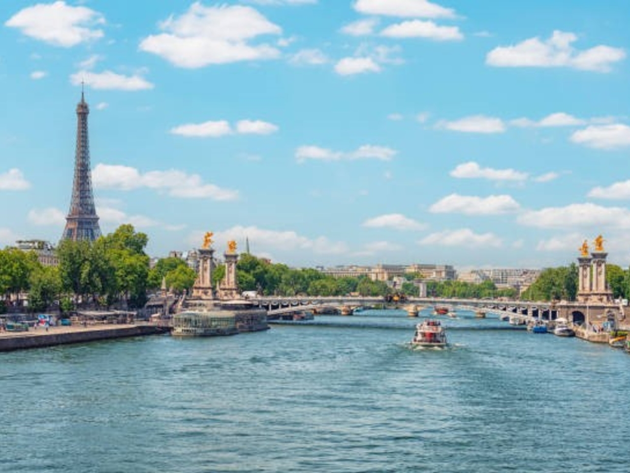 Em Paris, 110 quilômetros de tubulações subterrâneas combatem o calor no Louvre e em outros monumentos.