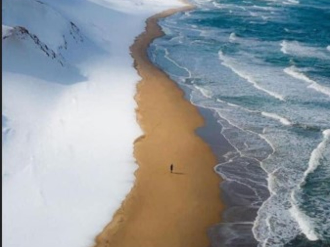 Ice Beach: niesamowita plaża, na której spotykają się morze, piasek i śnieg