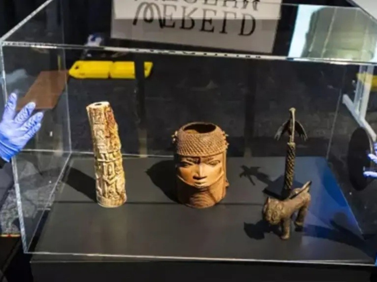 Restituzione storica: i Paesi Bassi restituiscono 119 bronzi del Benin alla Nigeria
