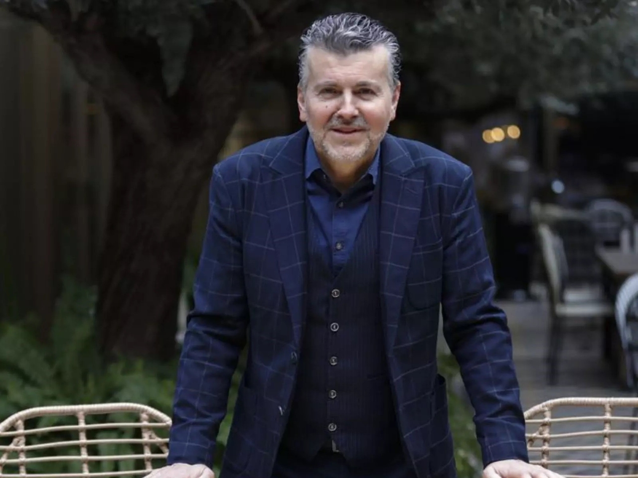 Catalan musician Ramón Gener and his connection to the Teatro Colón: he is preparing a new novel about opera.