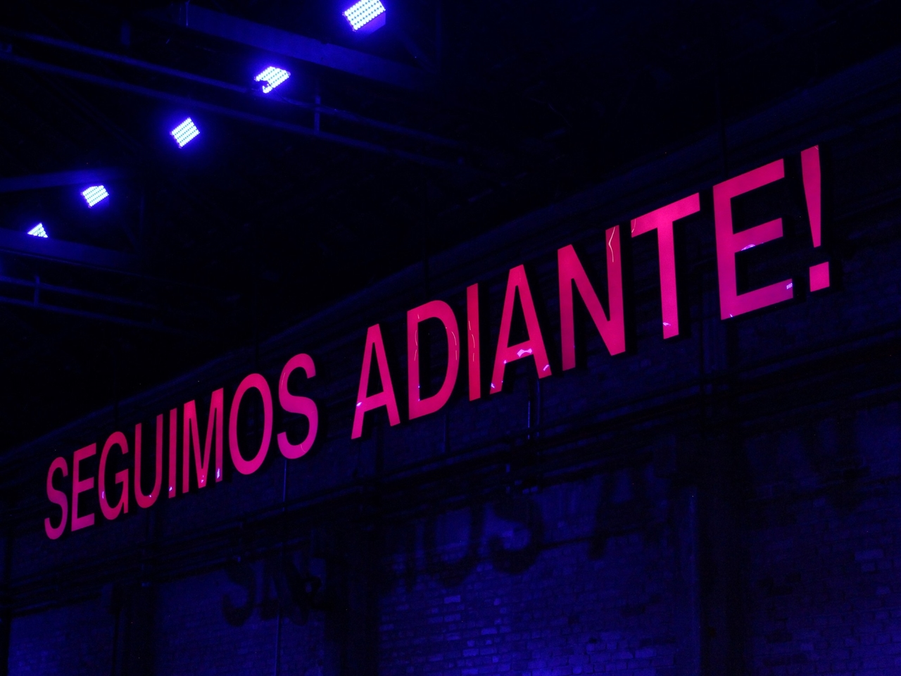 Antoni Muntadas, in modalità rianimazione