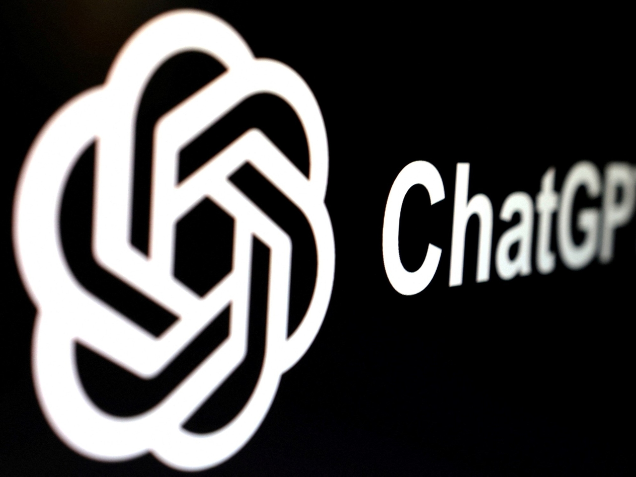 OpenAI lanzó ChatGPT-5, su modelo más avanzado: las funciones más sorprendentes y las diferencias con GPT-4