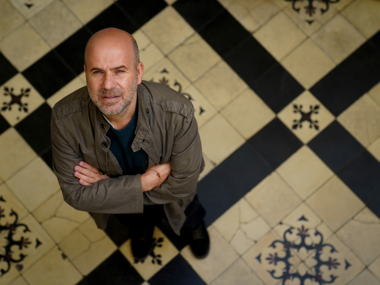 "La infelicidad es un motor de creación", dice Javier Peña, el creador del podcast ‘Grandes infelices’