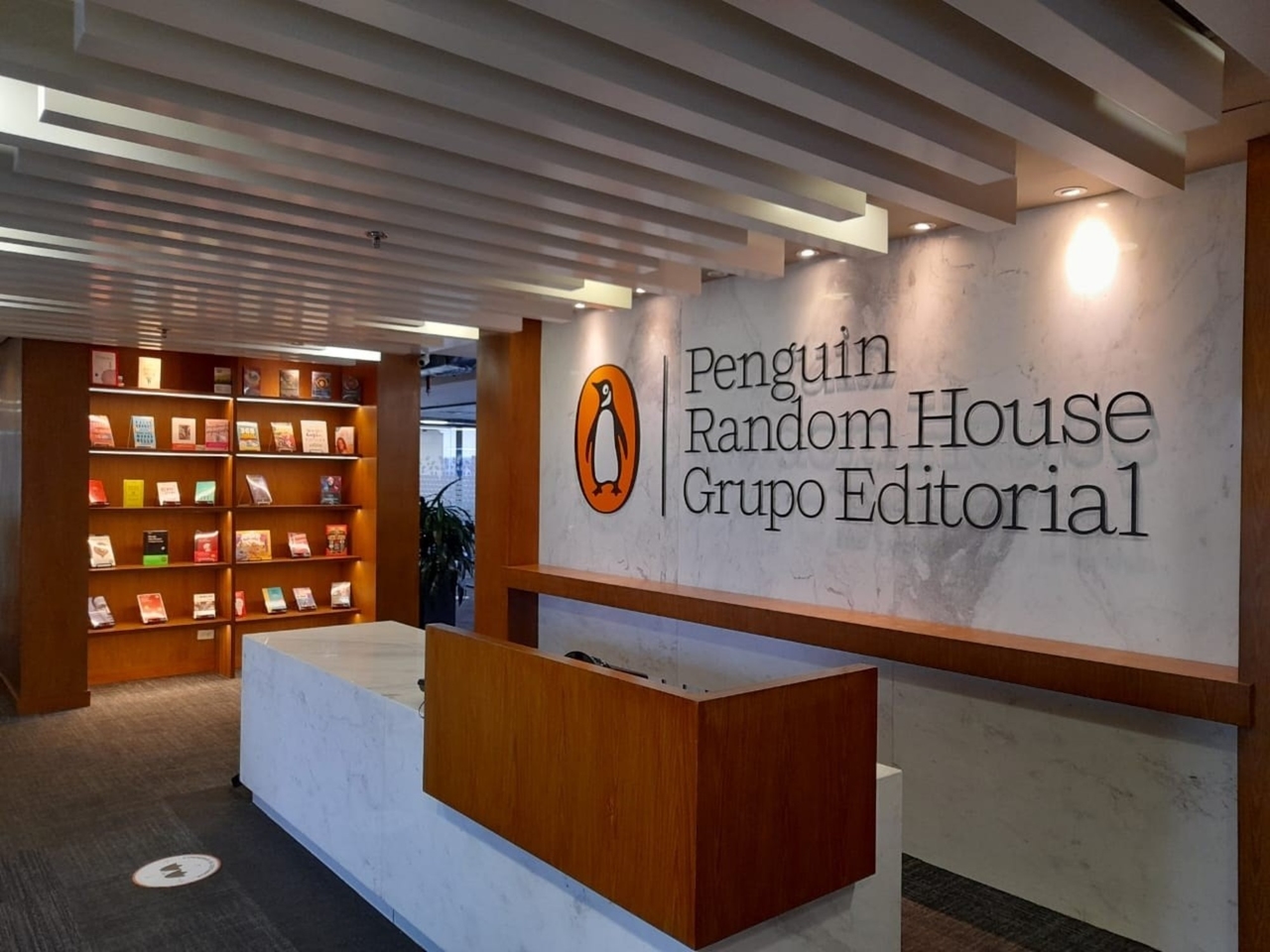 Meksykańskie sądy nakazały wydawnictwu Penguin Random House udzielenie prawa do odpowiedzi w książce.