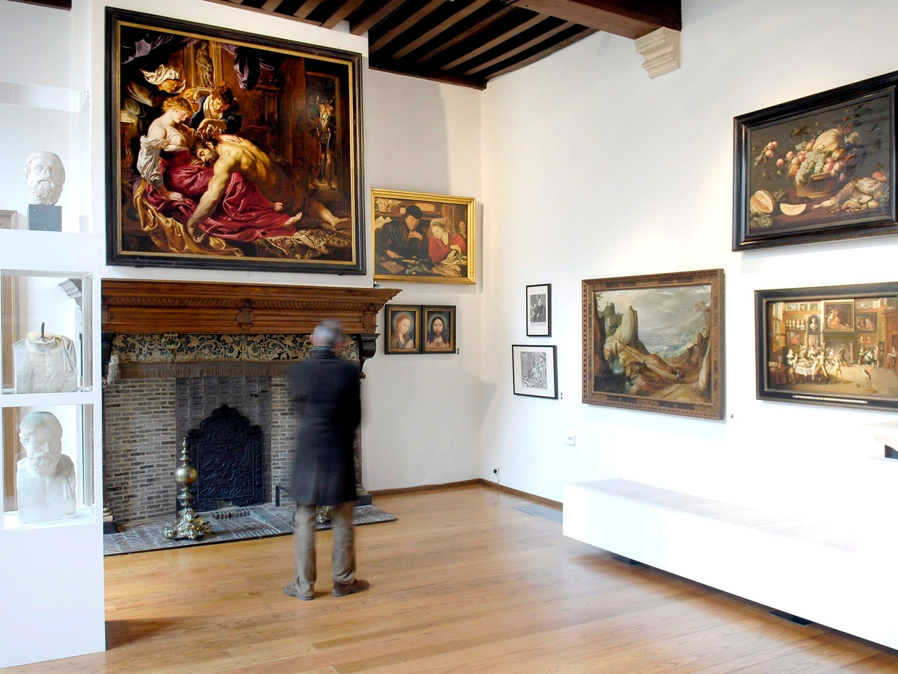 A painting by Rubens, thought to have disappeared 400 years ago, has been discovered in Paris.