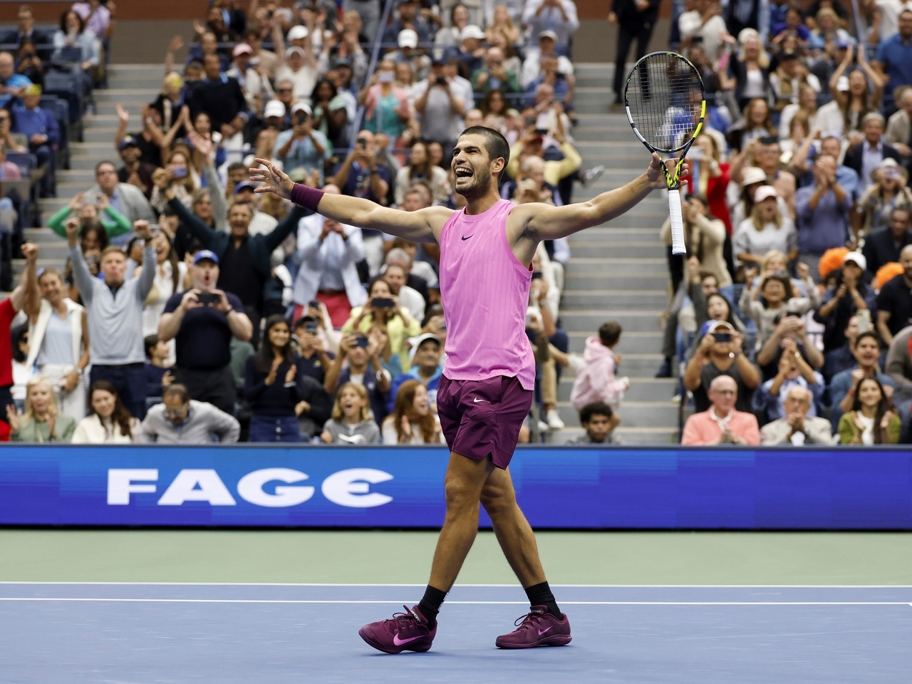 Da Ferrari a Wimbledon, a inteligência artificial está redefinindo o esporte de elite: como partidas, corridas e contratos são decididos.
