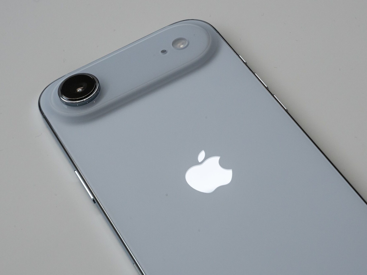 Niewykonalne wyzwanie Apple: wyciekł plan uratowania iPhone’a Air przed awarią.