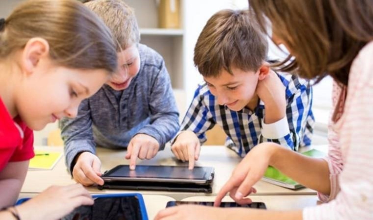 Naarmate de schermtijd toeneemt, neemt het aandachtstekort en de digitale verslaving van kinderen toe: blijf weg van het scherm