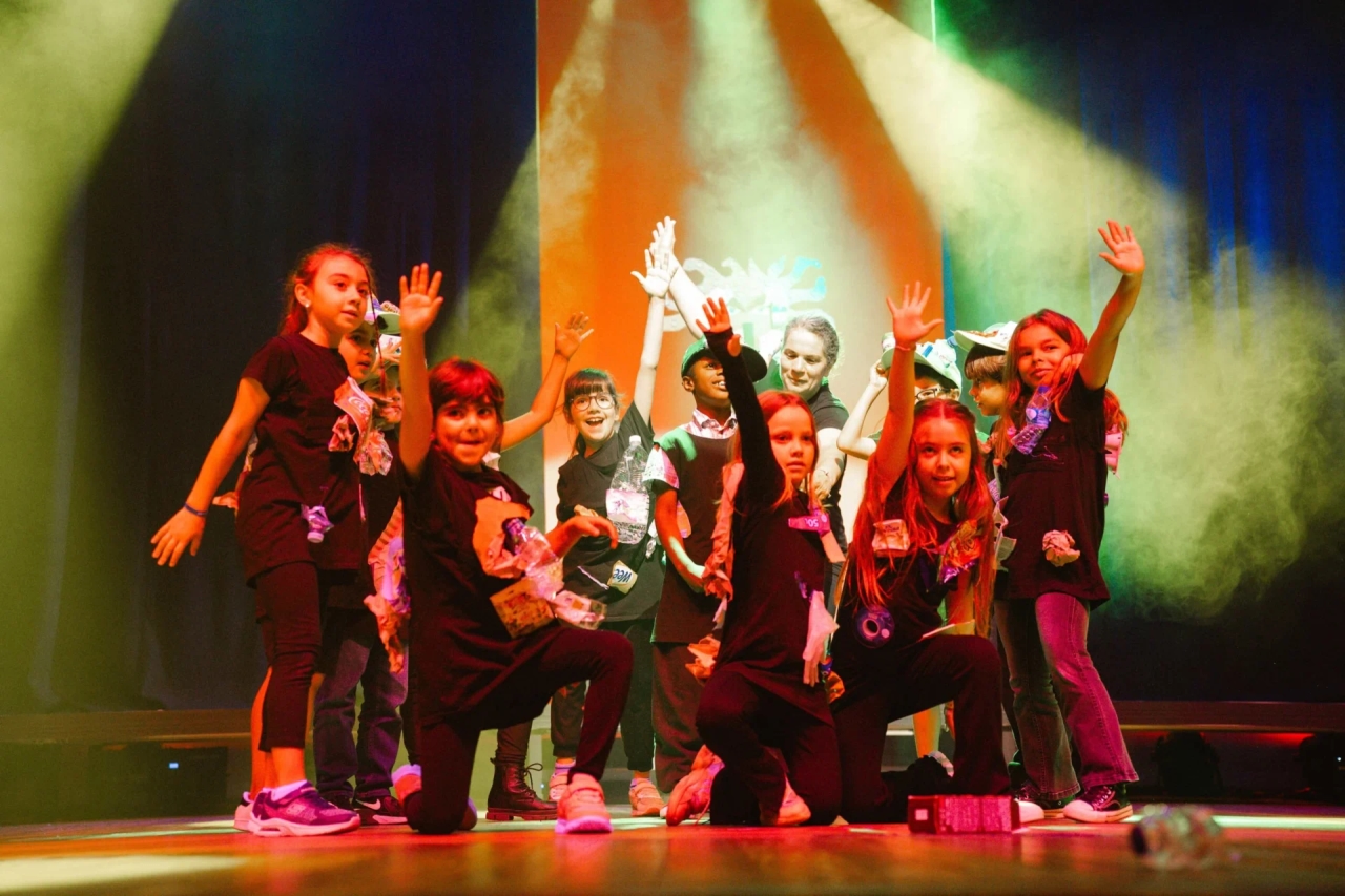 Pequeños grandes artistas brillaron en el Cineteatro Messias con Escolíadas Júnior